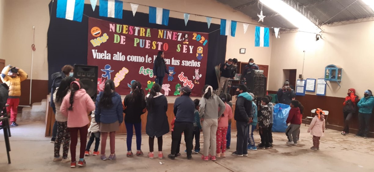 贊助當(dāng)?shù)亻_(kāi)學(xué)季慶?；顒?dòng)